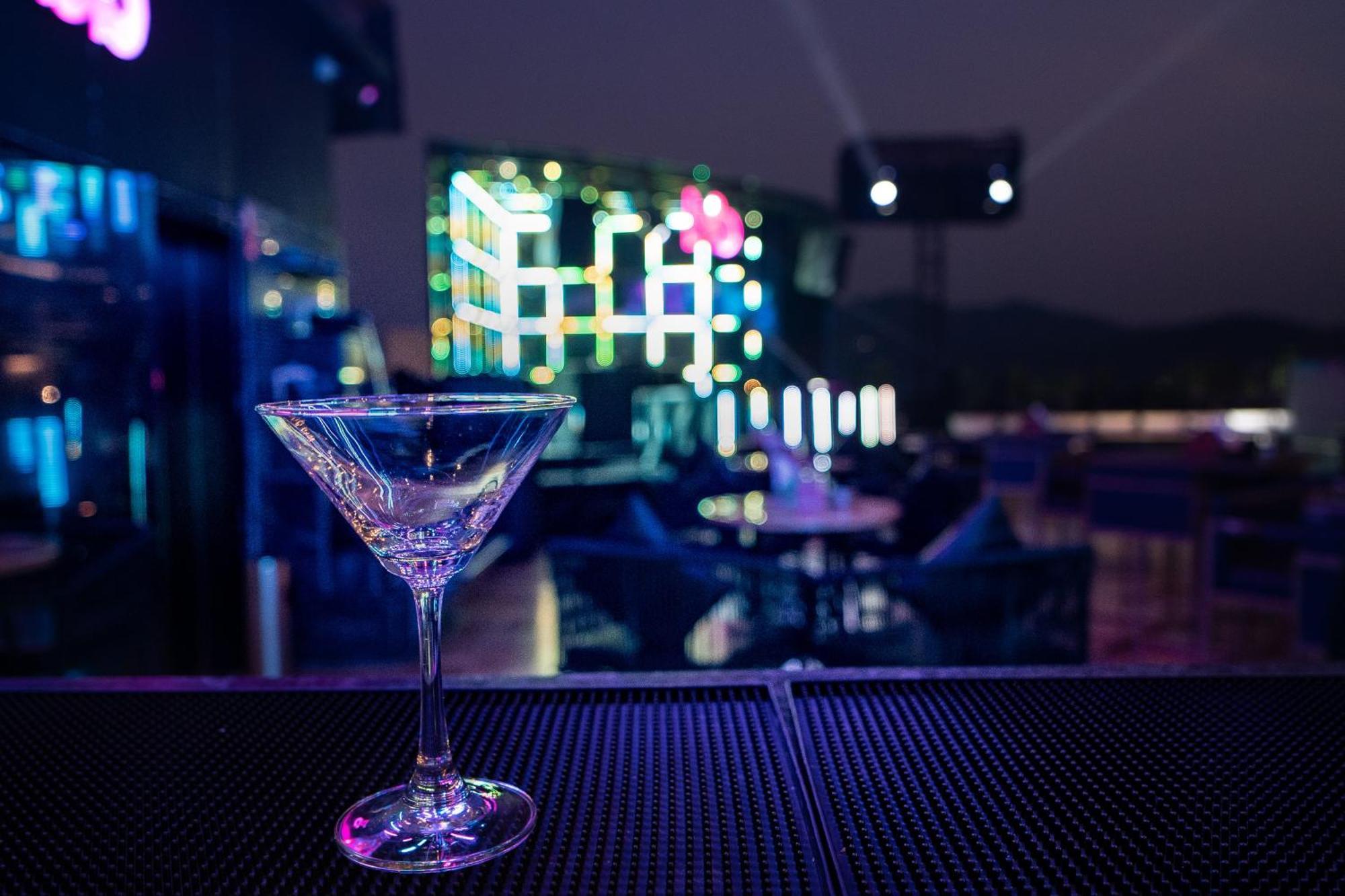 מלון אודייפור The Courtyard - Beyond Bar & Club מראה חיצוני תמונה