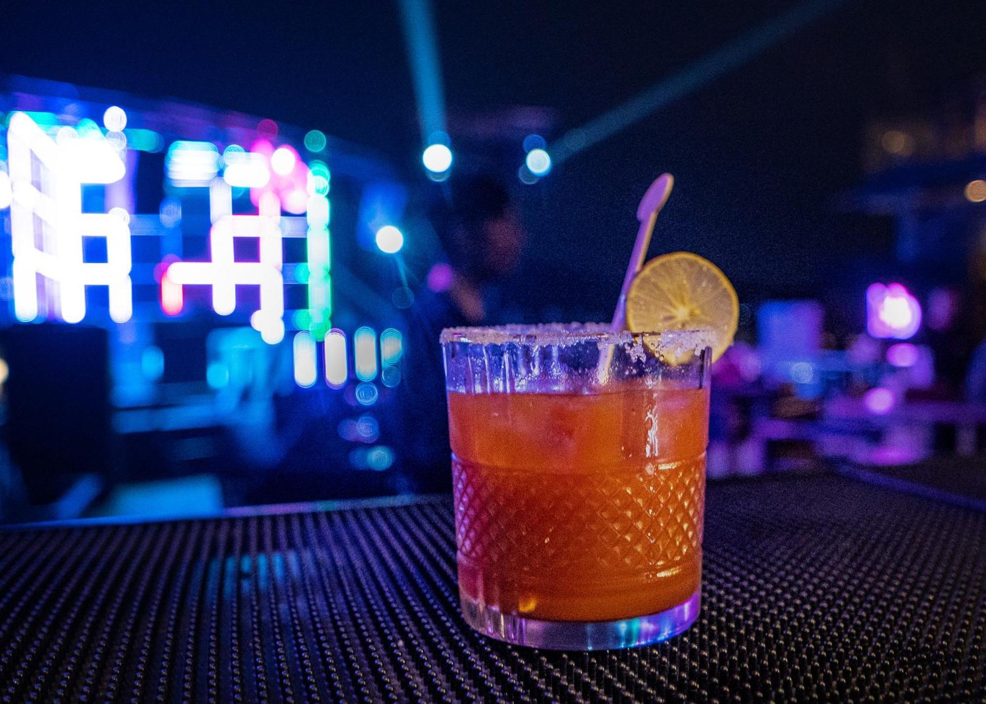 מלון אודייפור The Courtyard - Beyond Bar & Club מראה חיצוני תמונה