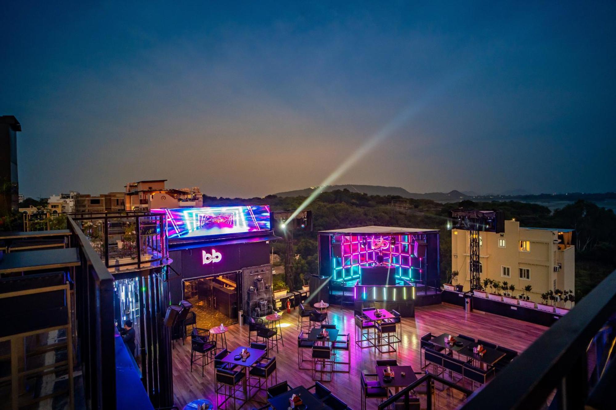 מלון אודייפור The Courtyard - Beyond Bar & Club מראה חיצוני תמונה