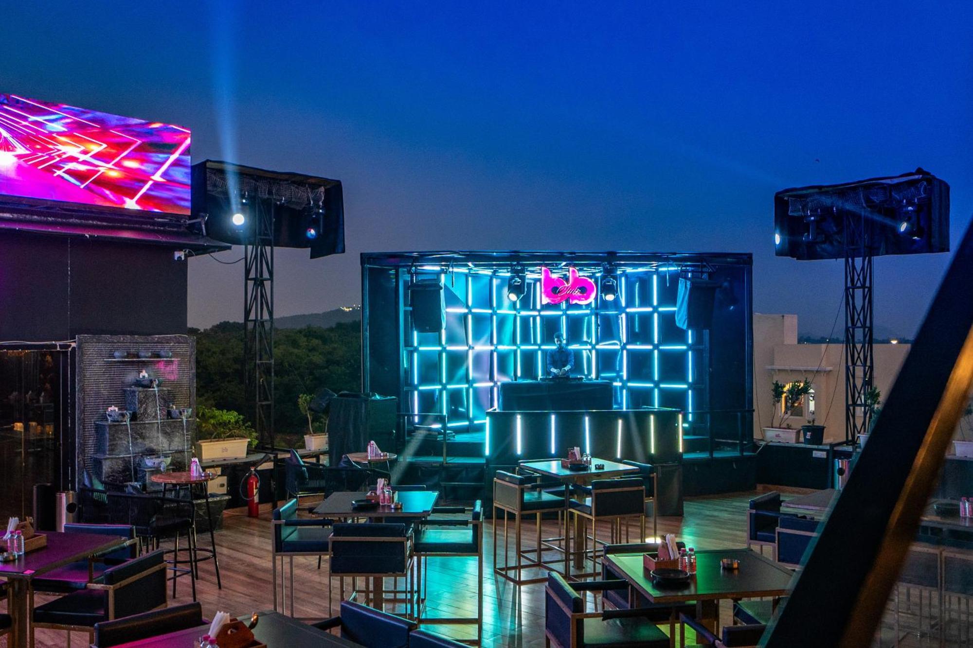 מלון אודייפור The Courtyard - Beyond Bar & Club מראה חיצוני תמונה